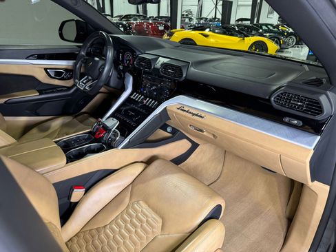 Used 2021 Lamborghini Urus image 19