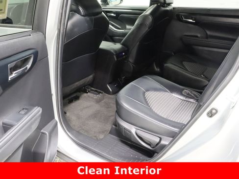 Used 2023 Toyota Highlander XSE image 29