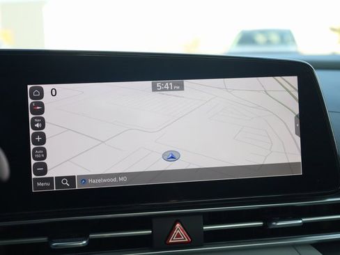 Used 2023 Hyundai Elantra Limited image 18