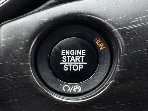 Used 2018 Jeep Grand Cherokee Altitude RWD image 19