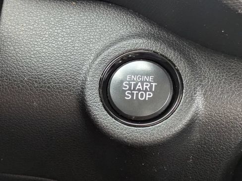 Used 2024 Hyundai Venue SEL FWD image 26