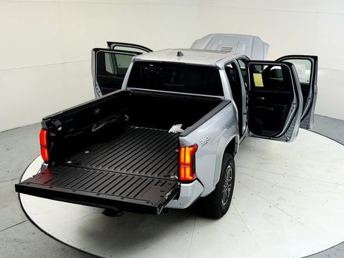 Used 2025 Toyota Tacoma TRD Sport w/ TRD Sport Premium Package AWD/4WD image 19