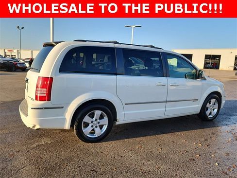 Used 2010 Chrysler Town & Country Touring image 2