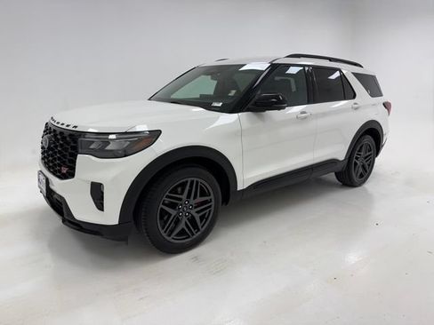 Used 2025 Ford Explorer ST RWD image 5