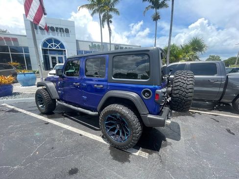 Used 2018 Jeep Wrangler Unlimited Sport AWD/4WD image 3