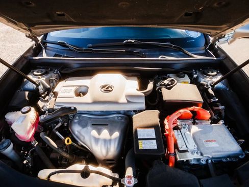 Used 2017 Lexus ES 300h w/ Luxury Package image 39