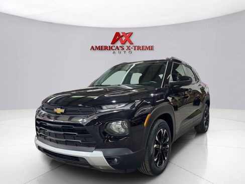 Used 2021 Chevrolet TrailBlazer LT w/ Convenience Package FWD image 2