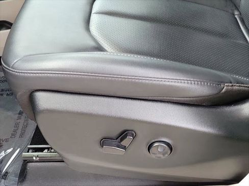 Certified 2024 Chrysler Pacifica Touring-L image 16