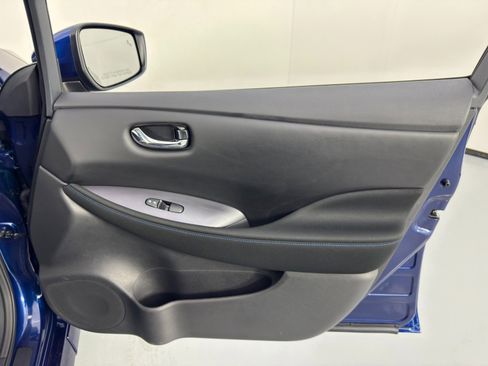 Used 2025 Nissan Leaf S image 37