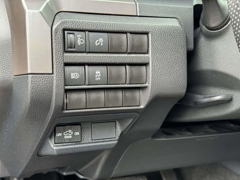 Used 2025 Toyota Tacoma SR5 AWD/4WD image 10