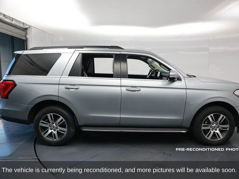 Used 2022 Ford Expedition XLT image 8