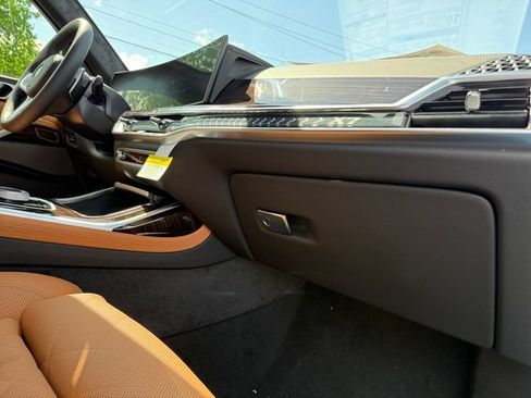 New 2027 BMW X7 xDrive40i w/ M Sport Package AWD/4WD image 16