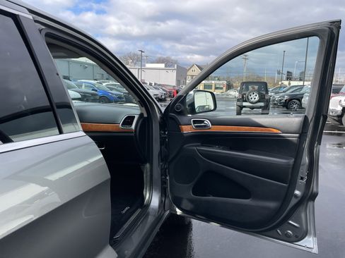 Used 2013 Jeep Grand Cherokee Overland image 8