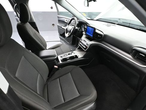 Used 2023 Ford Explorer XLT AWD/4WD image 50