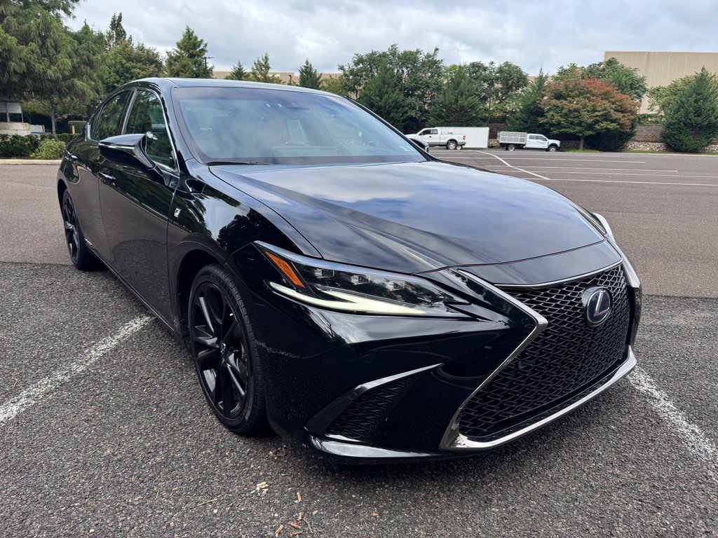 Used 2022 Lexus ES 300h F Sport w/ Accessory Package FWD image 6