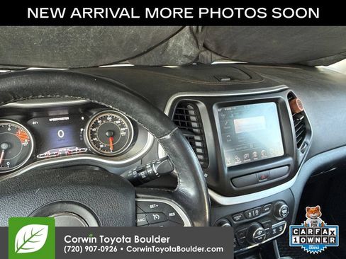 Used 2016 Jeep Cherokee Limited w/ Luxury Group AWD/4WD image 11