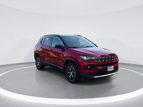 Used 2024 Jeep Compass Limited AWD/4WD image 2