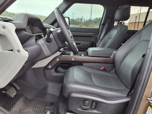 Used 2024 Land Rover Defender 110 X-Dynamic SE image 3
