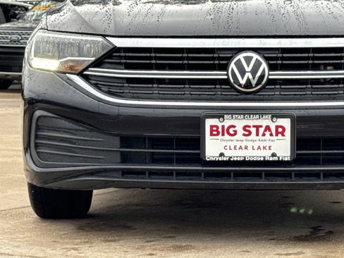 Used 2024 Volkswagen Jetta SE image 7