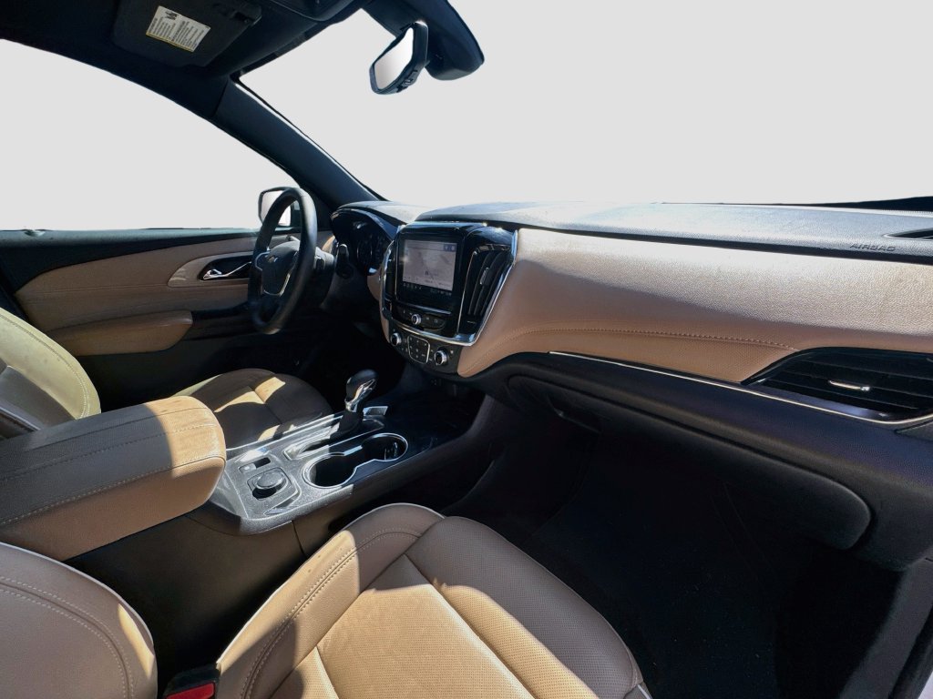 Used 2023 Chevrolet Traverse Premier FWD image 32