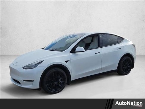 Used 2022 Tesla Model Y Long Range image 1