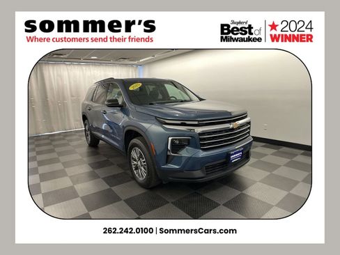 Used 2025 Chevrolet Traverse LT image 1