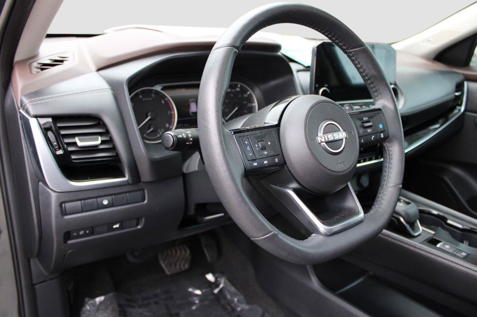 Used 2023 Nissan Rogue SL w/ SL Premium Package FWD image 17