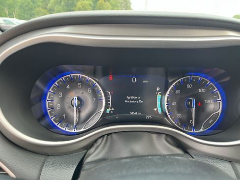 Used 2025 Chrysler Pacifica Select FWD image 24