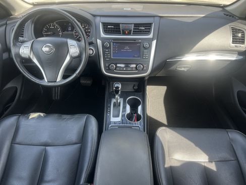 Used 2016 Nissan Altima 2.5 SL w/ 2.5 Technology Package image 2