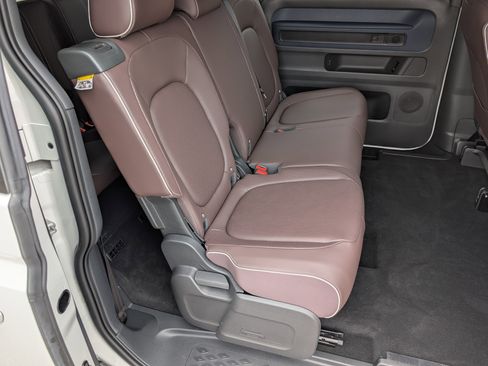 Used 2025 Volkswagen ID. Buzz Pro S RWD image 19