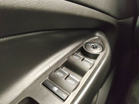 Used 2019 Ford Escape SE image 27