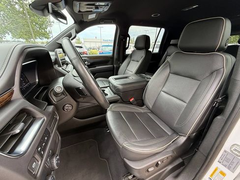 Used 2023 Chevrolet Suburban Premier RWD image 26