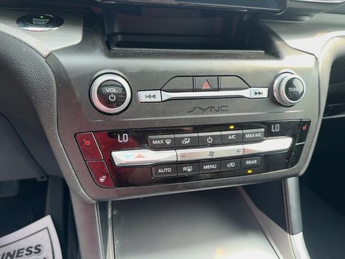 Used 2020 Ford Explorer XLT w/ Equipment Group 202A AWD/4WD image 25