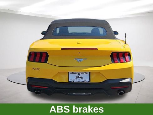 Used 2024 Ford Mustang Convertible image 10