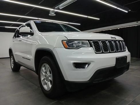 Used 2017 Jeep Grand Cherokee Laredo AWD/4WD image 42