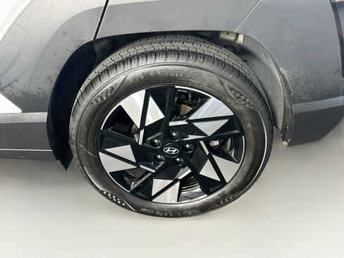 Used 2025 Hyundai Kona SEL FWD image 11