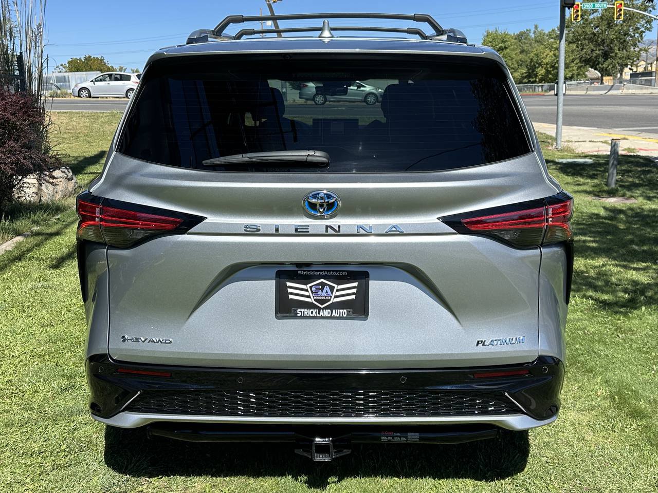 Used 2025 Toyota Sienna Platinum AWD/4WD image 8