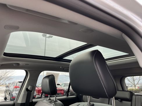 Used 2022 Jeep Grand Cherokee Limited 4xe image 25