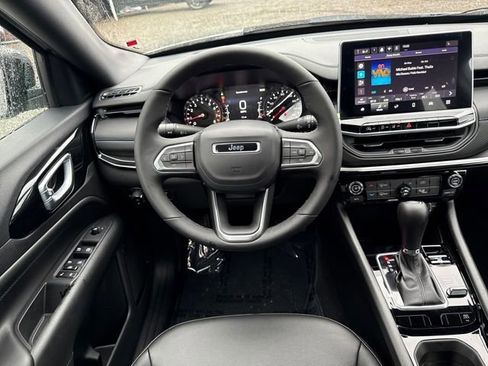 New 2026 Jeep Compass Latitude image 17