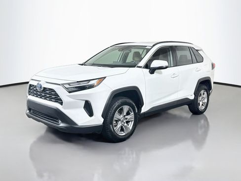 Used 2022 Toyota RAV4 XLE w/ Convenience Package AWD/4WD image 4