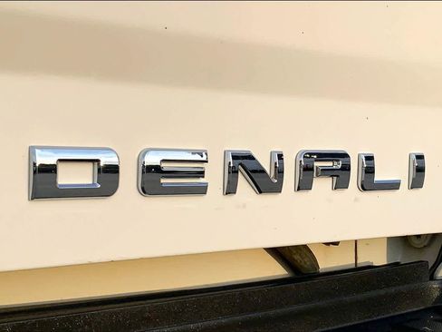 Used 2015 GMC Sierra 2500 Denali w/ Duramax Plus Package image 9