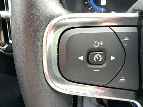 Used 2024 Volvo XC40 B5 Core image 26