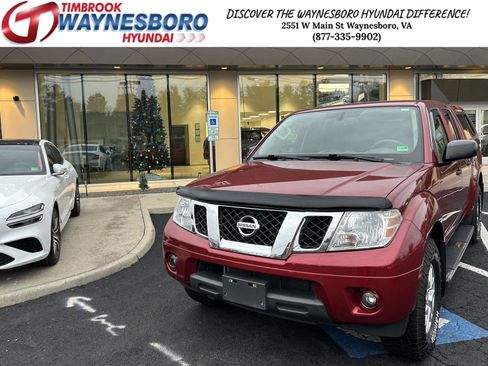 Used 2020 Nissan Frontier SV image 1