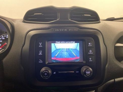 Used 2017 Jeep Renegade Latitude w/ Cold Weather Group image 12