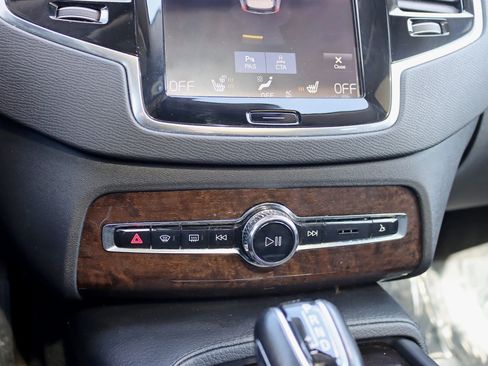 Used 2017 Volvo XC90 T6 Momentum w/ Vision Package image 28