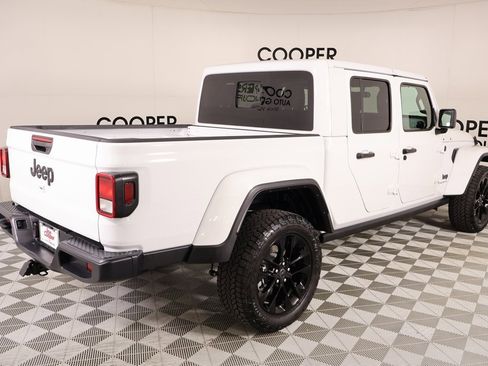 Used 2024 Jeep Gladiator Sport image 19