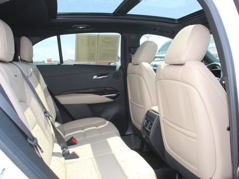 Used 2024 Cadillac XT4 Premium Luxury w/ Active Safety Package FWD image 17