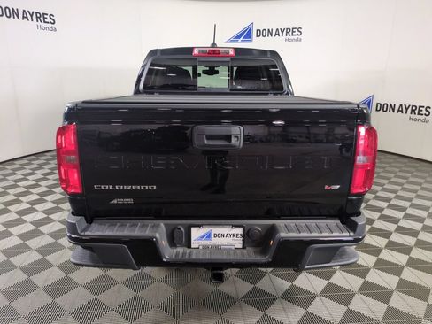 Used 2022 Chevrolet Colorado LT w/ LT Convenience Package AWD/4WD image 4