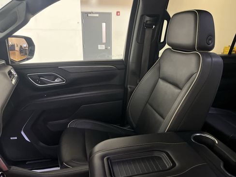 Used 2024 GMC Yukon XL SLT image 27