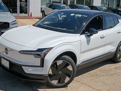 New 2026 Volvo EX30 Plus w/ Climate Package AWD/4WD image 3